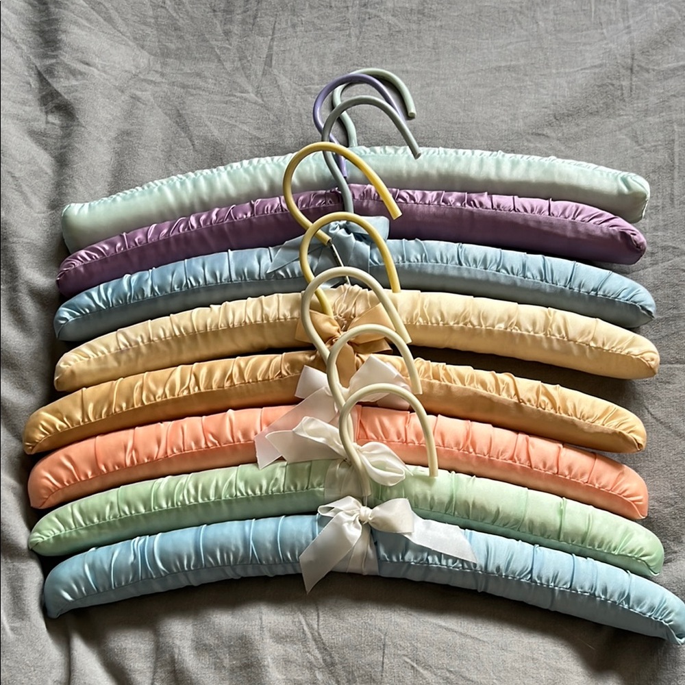 Set of 8 vintage 70s Satin Padded Hangers in Pastel Colors